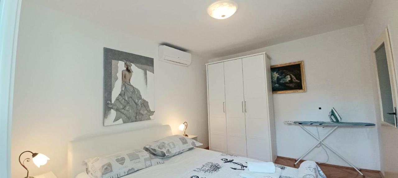 Apartman Perina โตรกีร์ ภายนอก รูปภาพ