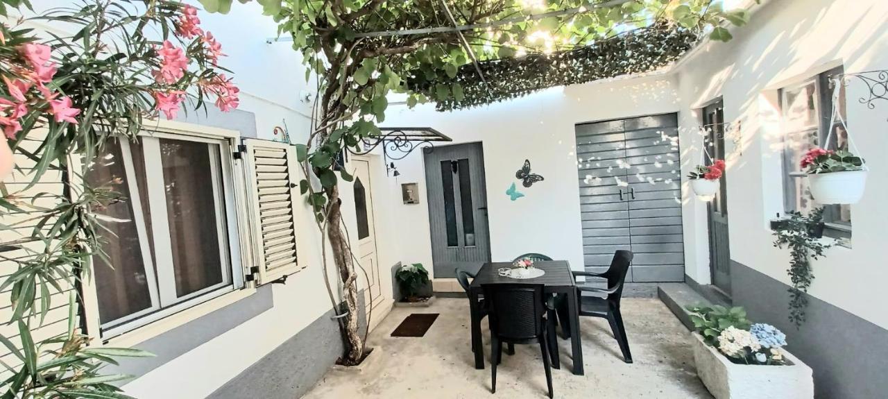 Apartman Perina โตรกีร์ ภายนอก รูปภาพ