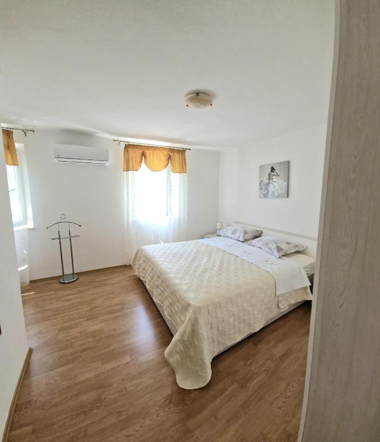 Apartman Perina โตรกีร์ ภายนอก รูปภาพ