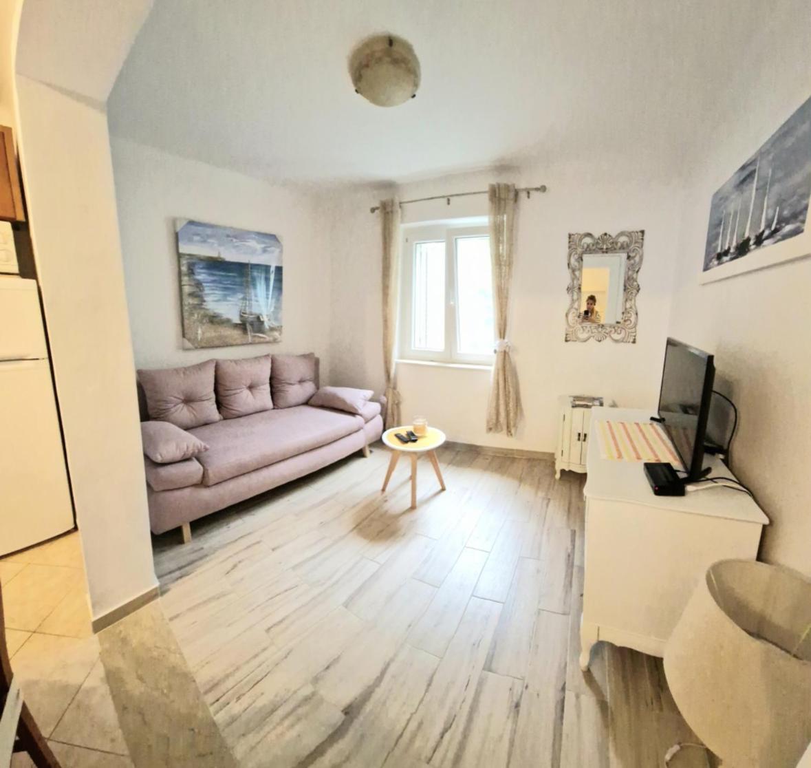 Apartman Perina โตรกีร์ ภายนอก รูปภาพ