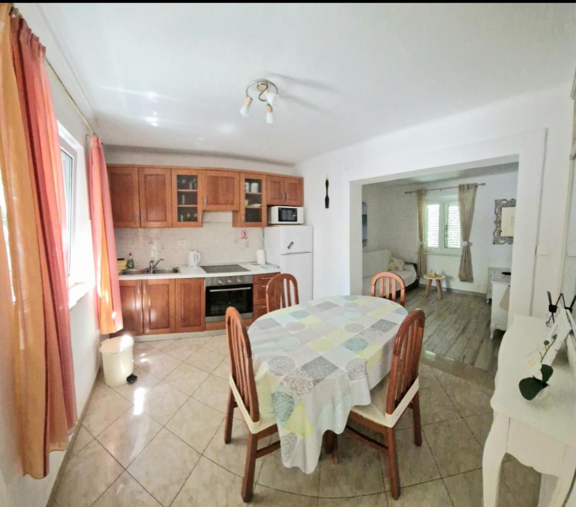 Apartman Perina โตรกีร์ ภายนอก รูปภาพ
