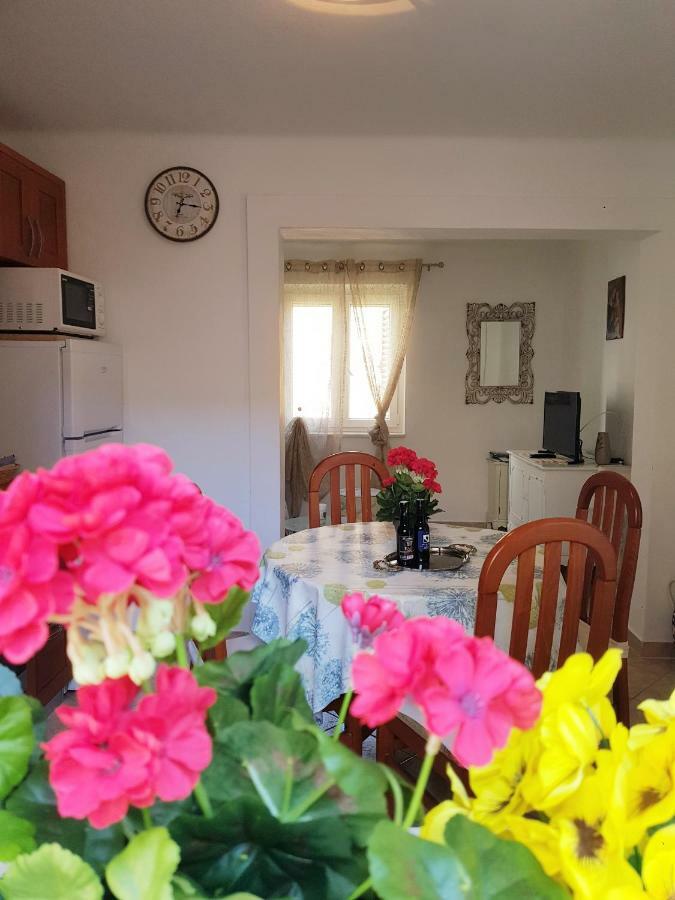 Apartman Perina โตรกีร์ ภายนอก รูปภาพ